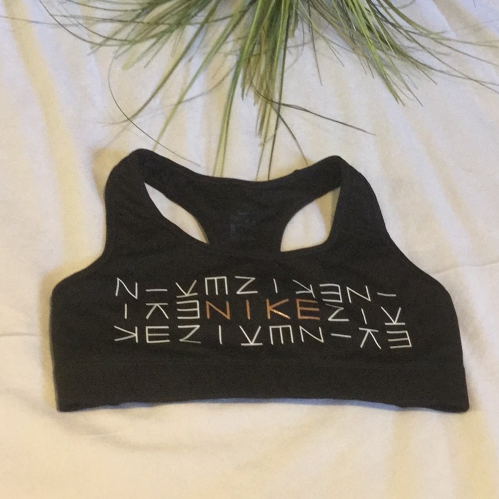 NIKE Swoosh Sports Bra